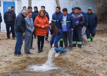 Departamento ChamicalEl gobernador Ricardo Quintela comprobó el avance de obra de una importante perforación que solucionará la falta de agua en los barrios más populares de la cabecera departamental