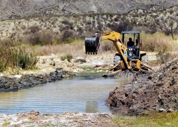 El gobierno provincial intensifica trabajos de mantenimiento para fortalecer el riego en Famatina