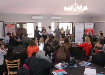 El gobernador Ricardo Quintela acompañó el cierre de las jornadas de fortalecimiento de ESI en las escuelas con talleres destinados a equipos de supervisión