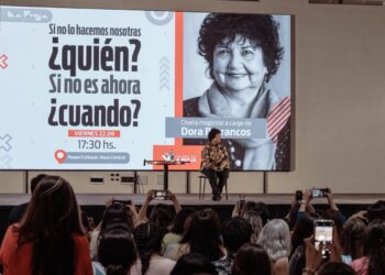 Charla magistral en el Paseo Cultural