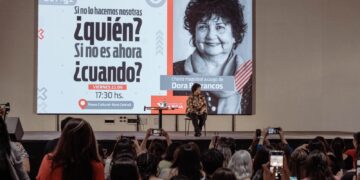 Charla magistral en el Paseo Cultural