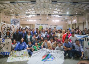 Ricardo Quintela en diálogo con más de 450 estudiantes