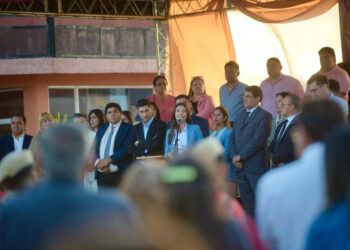 FLORENCIA LÓPEZ ACOMPAÑÓ A TODO EL DEPARTAMENTO ÁNGEL VICENTE PEÑALOZA EN SU 157° ANIVERSARIO