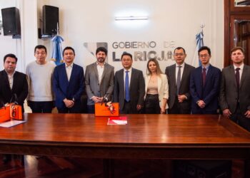 El Gobierno de La Rioja firmó un acuerdo con la empresa Huawei de capacitación, becas y pasantías para estudiantes
