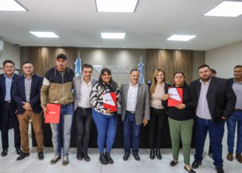 Es por acá. Otorgar derechos a las y los trabajadores