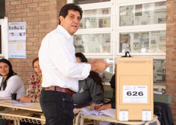 El Senador Electo Fernando Rejal emitió su voto
