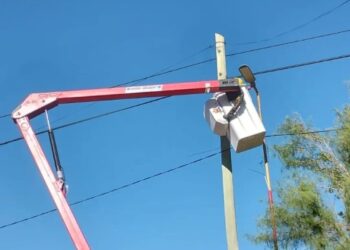 Agua y EnergíaINTENSO OPERATIVO PARA ILUMINAR LAS ARTERIAS PRINCIPALES EN EL VALLE DEL BERMEJO.