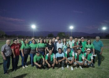 Quintela inauguró la iluminación de la cancha del Club San Isidro en Villa Mazán