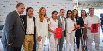 El gobernador Ricardo Quintela entregó 234 decretos de pase a planta que les garantiza contar con un trabajo estable