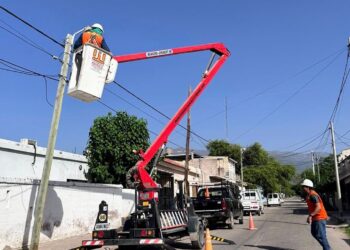 Avanzan obras de reparación y mejoramiento de luminarias en el barrio San Martín