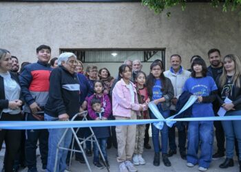 El gobernador Quintela acompañó a la comunidad del barrio Antartida I en la inauguración de nuevo salón para catequesis