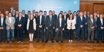 Junto a los gobernadores, Massa acordó la compensación por Ganancias para el pago de sueldos y aguinaldos