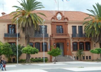 Asueto total para trabajadores de la Administración Publica por el Día de los Fieles Difuntos