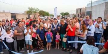 Inauguración de asfaltado en el barrio Parque Americano