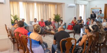 La comunidad gitana se mostró contenta al ser recibidos por el gobernador Ricardo Quintela