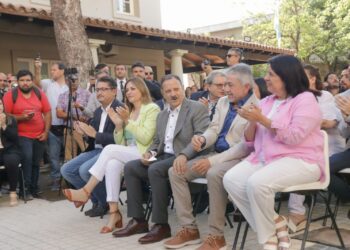 El gobernador Ricardo Quintela acompañó la jura de funcionarios del gabinete municipal de Capital