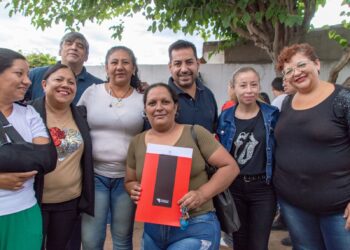 El ministro Alfredo Menem entregó matriculas a cooperativas