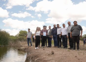 El gobernador Ricardo Quintela encabezó una visita de obra al dique de El Portezuelo que pretende mejorar la captación y distribución de agua para los habitantes de esa localidad