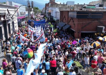 Más de 30 mil personas marcharon en contra de las medidas del Gobierno Nacional