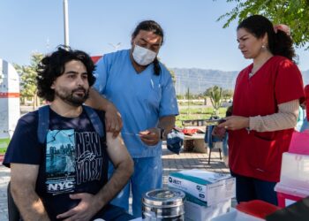 El Ministerio de Salud instó a vacunarse contra el coronavirus y mantener medidas preventivas