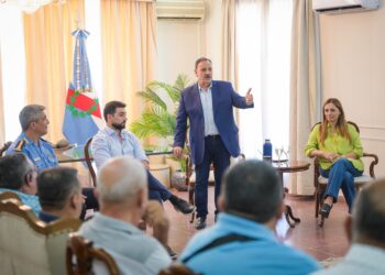 El Gobernador Ricardo Quintela recibió a representantes de las fuerzas de seguridad ante el aumento salarial otorgado a policías y penitenciarios