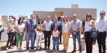 El Gobernador entregó la llave de su hogar a familias de Villa Castelli