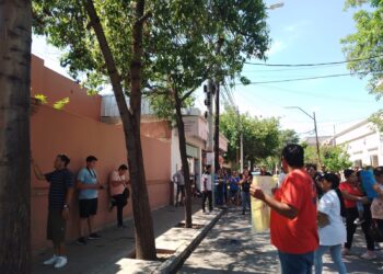 Trabajadores autoconvocados de salud reclaman al gobierno nacional por la grave situación económica del pais y la provincia