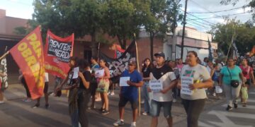 MANIFESTACIÓN EN LA SEDE DE LA LIBERTAD AVANZA CONTRA LA LEY ÓMNIBUS
