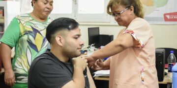 El gobierno insta a sostener las medidas preventivas contra el dengue y covid