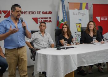 Continuan las jornadas de capacitación sobre prevención contra el dengue a promotores y promotoras de la salud