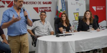 Continuan las jornadas de capacitación sobre prevención contra el dengue a promotores y promotoras de la salud