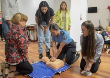 Salud capacitó en RCP al personal de la Legisltura.