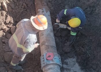 Aguas Riojanas desplegó un intenso operativo para arreglar cañerías y evitar la propagación del mosquito portador del dengue en el Noroeste de la ciudad