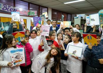 Con los estudiantes de la escuela Merceditas de San Martín