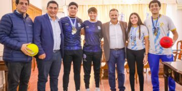 El gobernador mostró su apoyo a deportistas riojanos que participarán en el Mundial de dodgeball