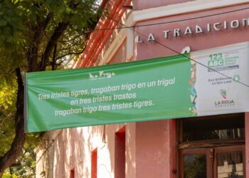 ¿Sabés de qué son estos pasacalles?Campaña de alfabetización 123ABC