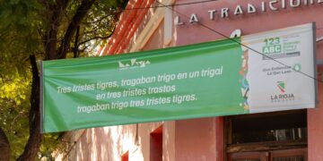 ¿Sabés de qué son estos pasacalles?Campaña de alfabetización 123ABC