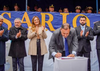 El gobernador Ricardo Quintela firmó el decreto para ascensos en las fuerzas de seguridad