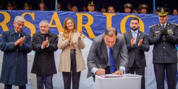 El gobernador Ricardo Quintela firmó el decreto para ascensos en las fuerzas de seguridad