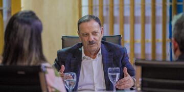 Quintela anunció aumento salarial para el sector de la Salud y el escalafón general de la Administración Pública