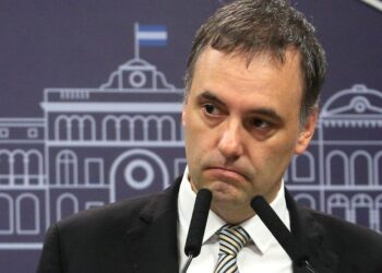 El Gobierno informó que en junio habrá más despidos en el Estado