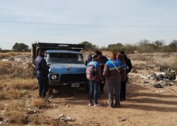 MULTADO POR ARROJAR BASURA EN LUGARES PROHIBIDOS