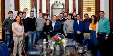 Con una mirada desarrollista y productivista jóvenes profesionales plantearon al gobernador Quintela su visión de país