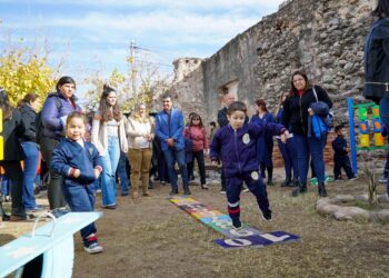 Quedó inaugurado el patio de juegos en el Jardín de Infantes de la Pio XII