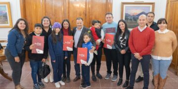 Familias riojanas recibieron viviendas que no eran habitadas y fueron recuperadas por el gobierno provincial de