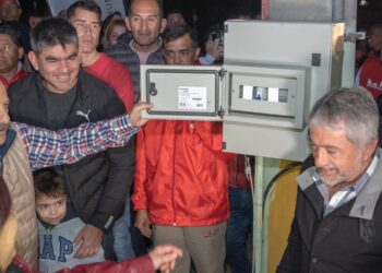 El gobernador Ricardo Quintela y el intendente Armando Molina inauguraron obra de iluminación con lámparas LED en la avenida San Francisco