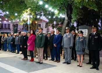 Se realizó el acto protocolar en conmemoración del Día de la Bandera en la Plaza 25 de Mayo