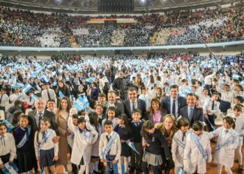 Más de 6.800 estudiantes de 4° grado de toda la provincia prometieron lealtad a la Bandera