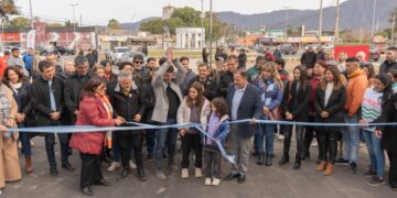 El gobernador junto al intendente habilitaron la obra de puesta en valor de la Llama Votiva