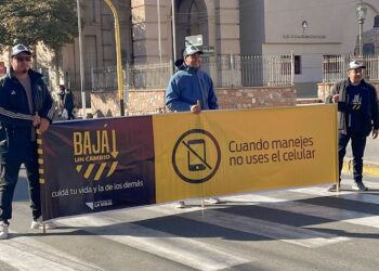 Realizan campaña de concientización vial en calles, semáforos y lugares de mucha circulación de la ciudad Capital
